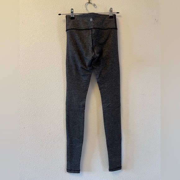 Lululemon Chevron Fleece Size 2 Leggings - Picture 2 of 10